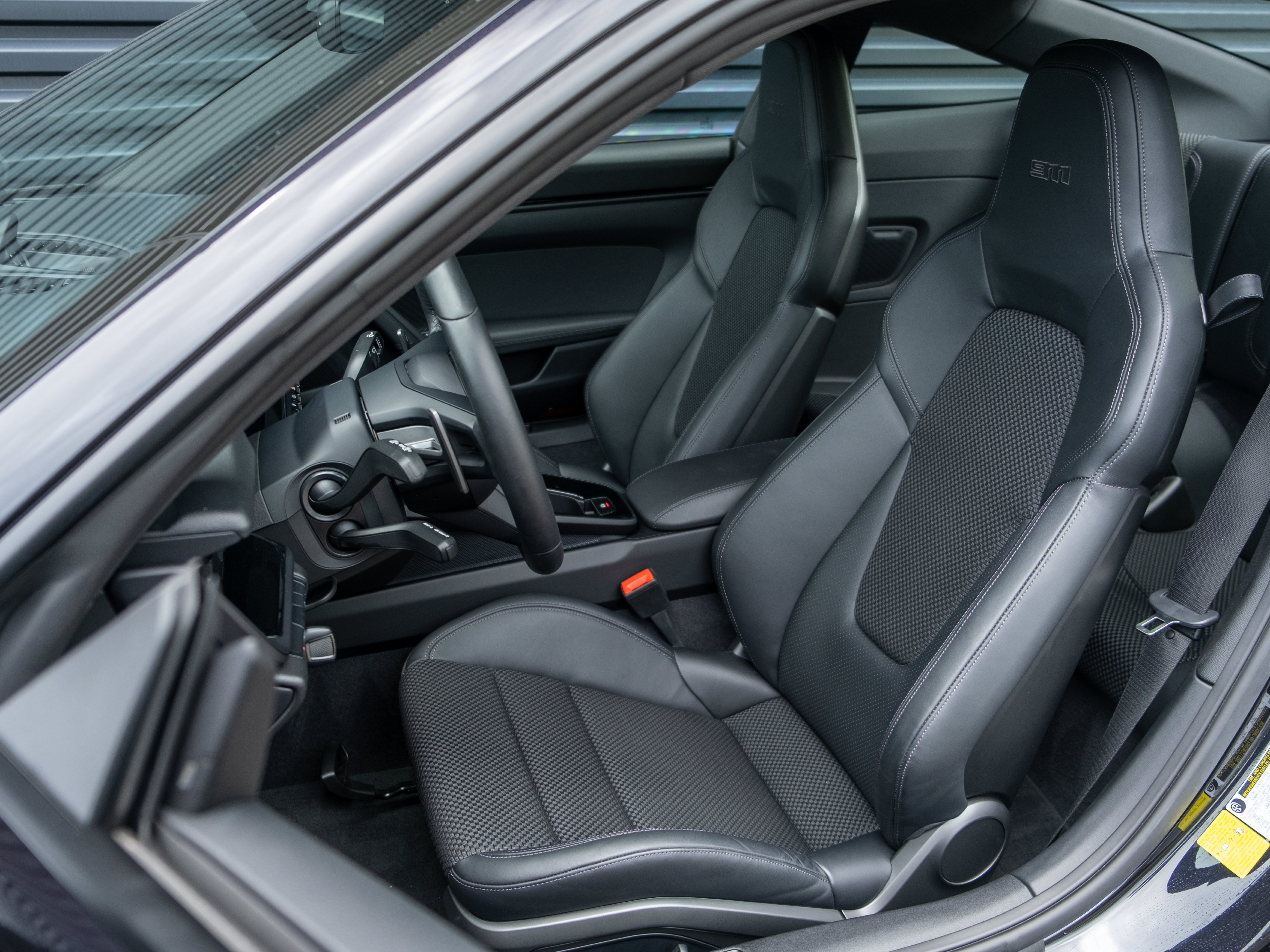 Certified 2024 Porsche 911 Carrera T RWD image 5