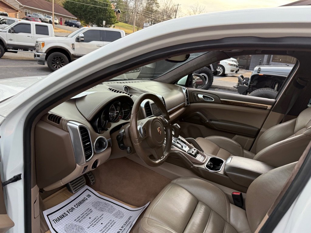 Used 2013 Porsche Cayenne Turbo w/ Premium Pkg Plus image 68