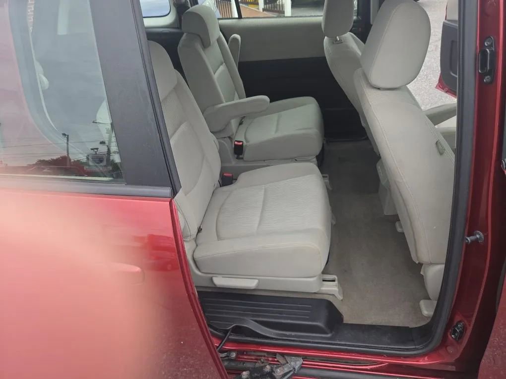 Used 2010 MAZDA MAZDA5 Touring FWD image 22