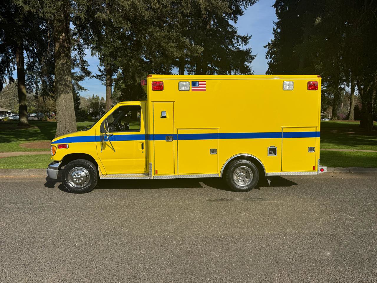 Used 1997 Ford E-350 and Econoline 350 image 2