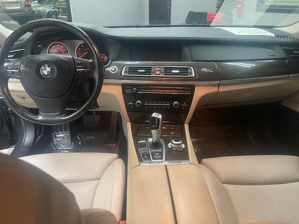 Used 2009 BMW 750Li image 28