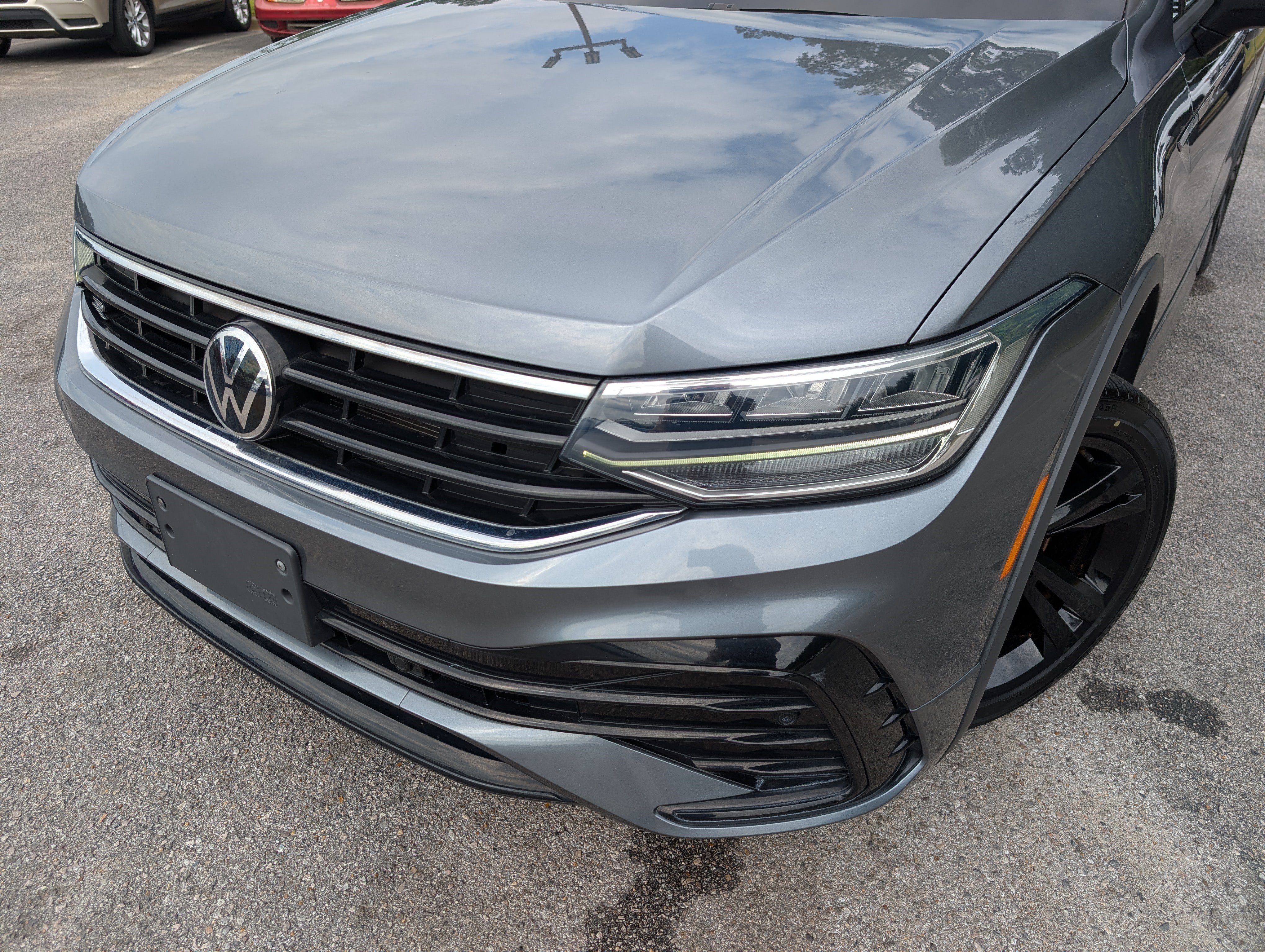 Used 2023 Volkswagen Tiguan SE R-Line AWD/4WD image 13