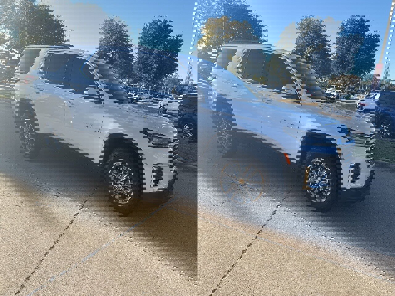 Used 2023 Chevrolet Traverse LT