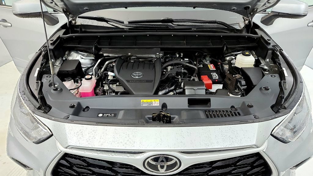 Used 2023 Toyota Highlander LE AWD/4WD image 15