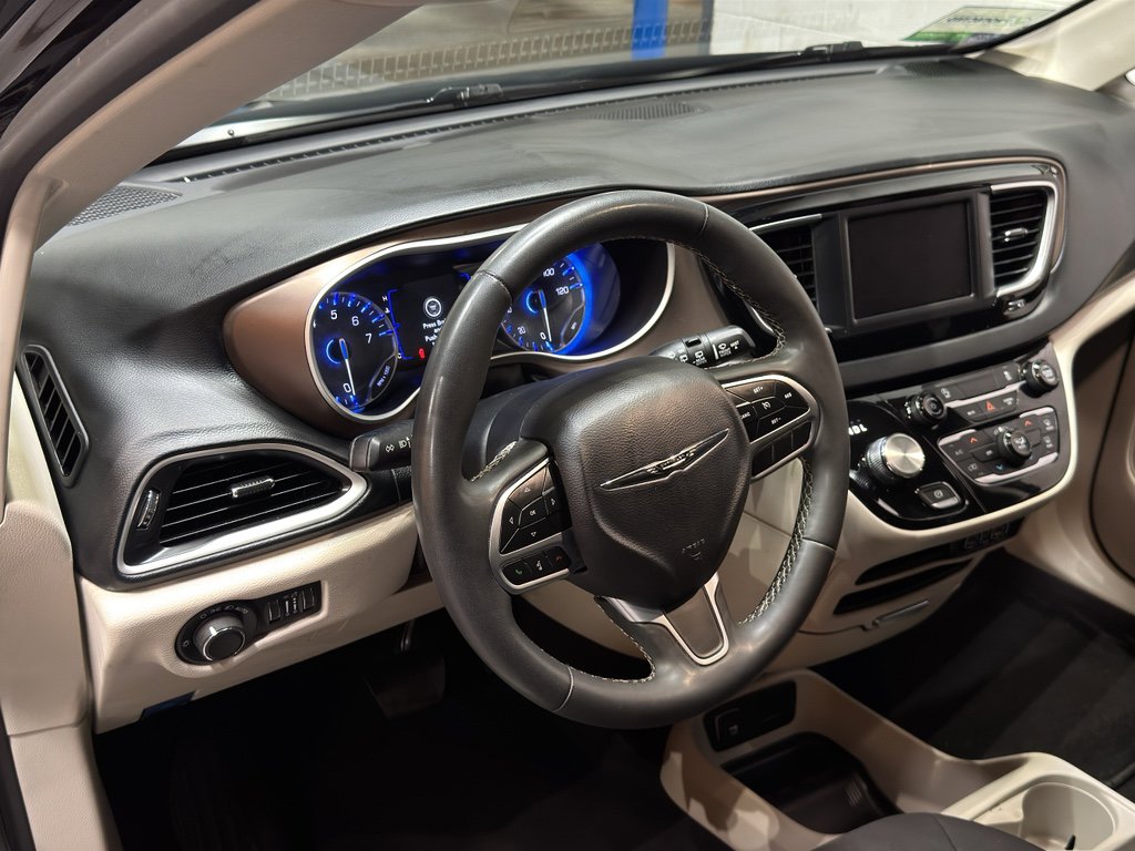 Used 2023 Chrysler Voyager LX image 19