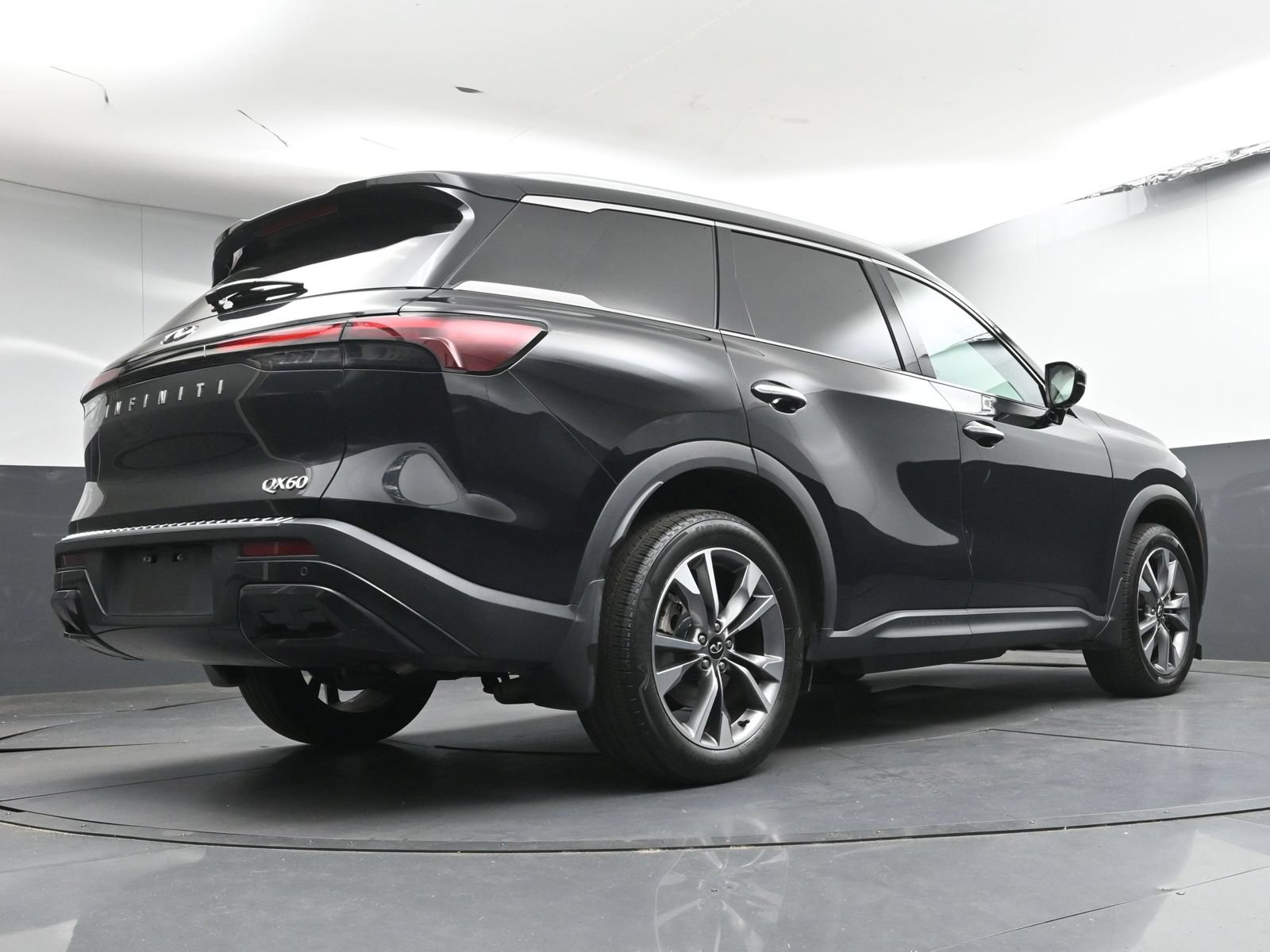 Used 2023 INFINITI QX60 Luxe w/ Cargo Package FWD image 28