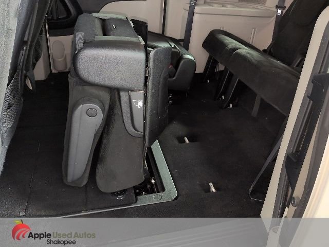 Used 2016 Dodge Grand Caravan SXT FWD image 30