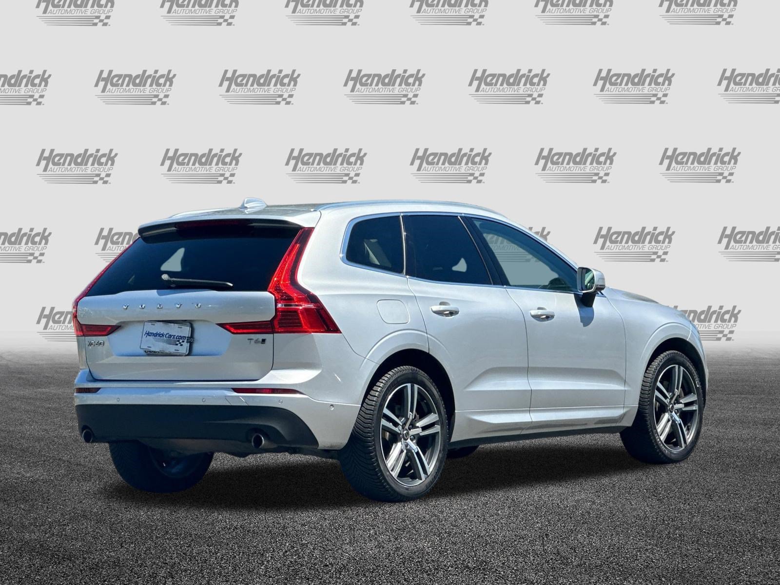 Used 2018 Volvo XC60 T6 Momentum w/ Convenience Package AWD/4WD image 5