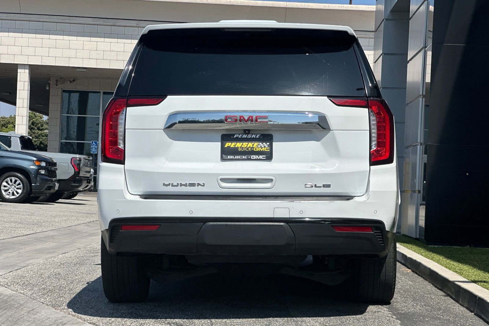 Used 2022 GMC Yukon SLE image 5