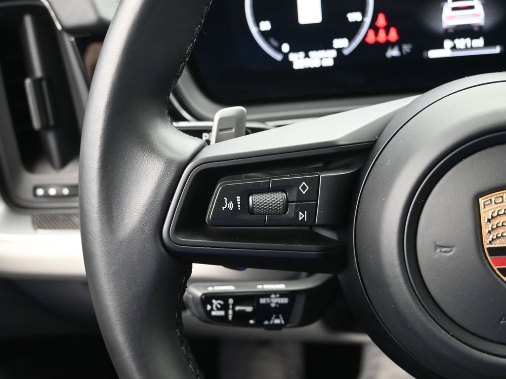 Used 2024 Porsche Cayenne S image 15