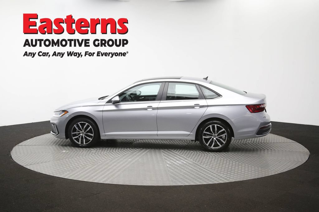Used 2025 Volkswagen Jetta SE FWD image 59