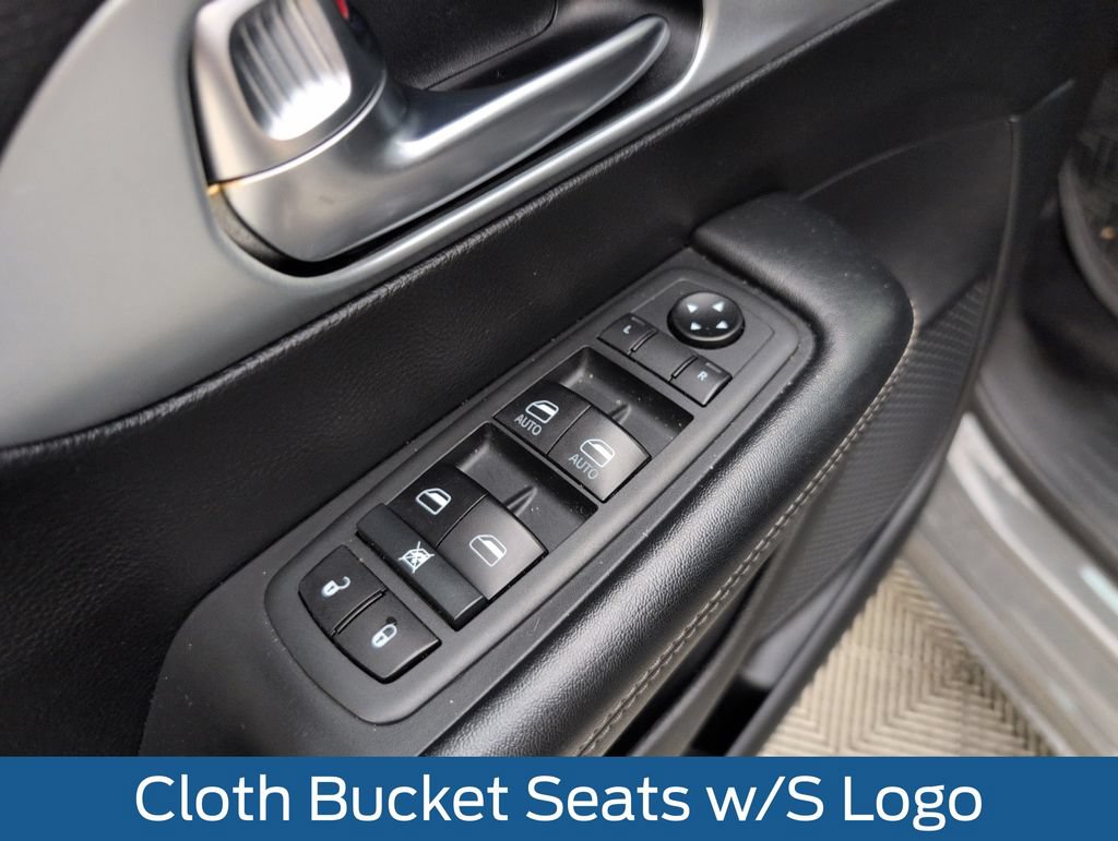 Used 2020 Chrysler Pacifica Touring w/ S Appearance Package FWD image 33