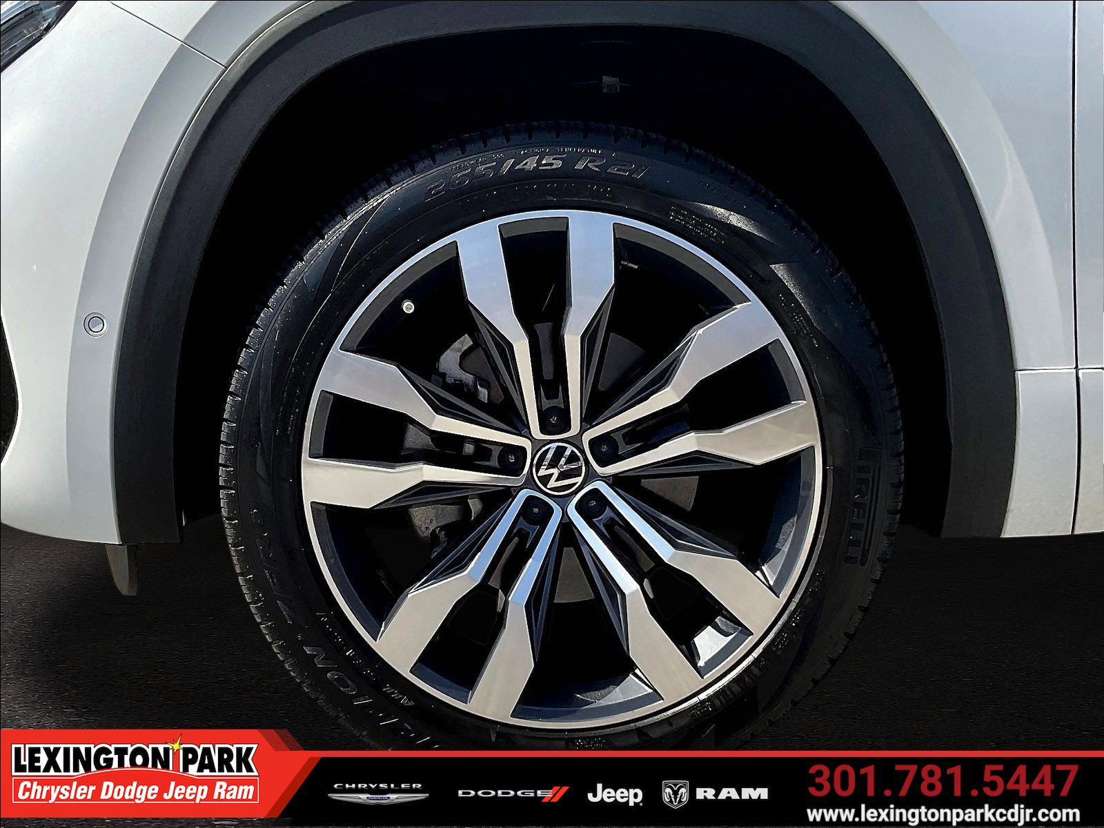 Used 2023 Volkswagen Atlas SEL Premium AWD/4WD image 34
