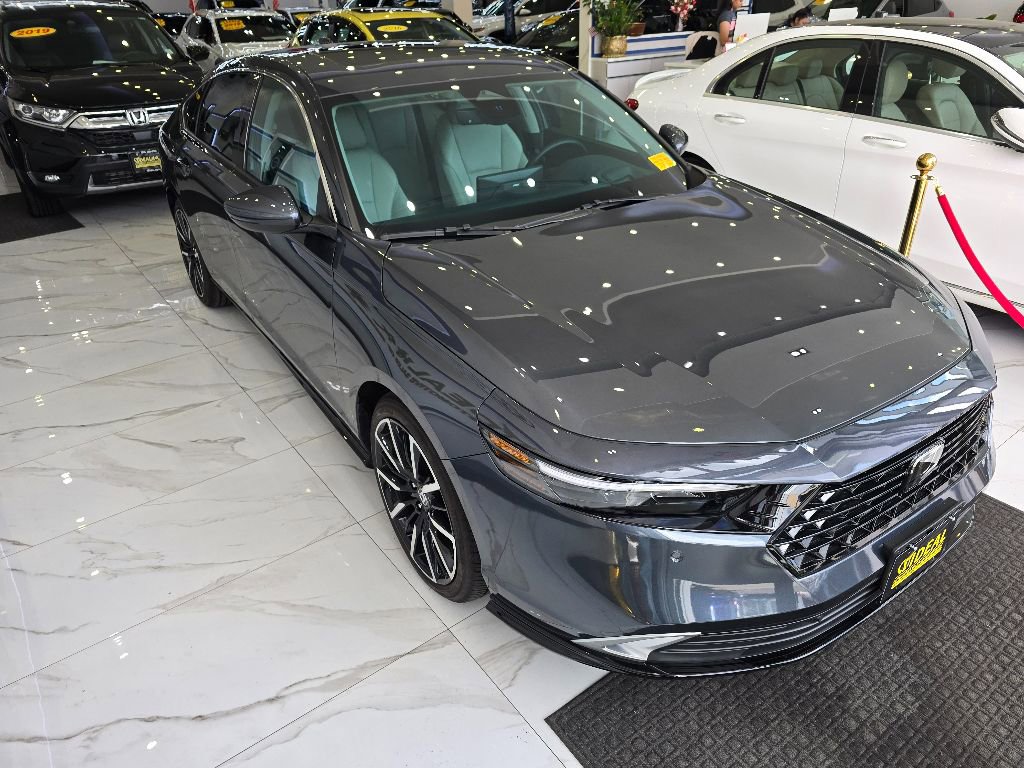 Used 2025 Honda Accord Touring image 4