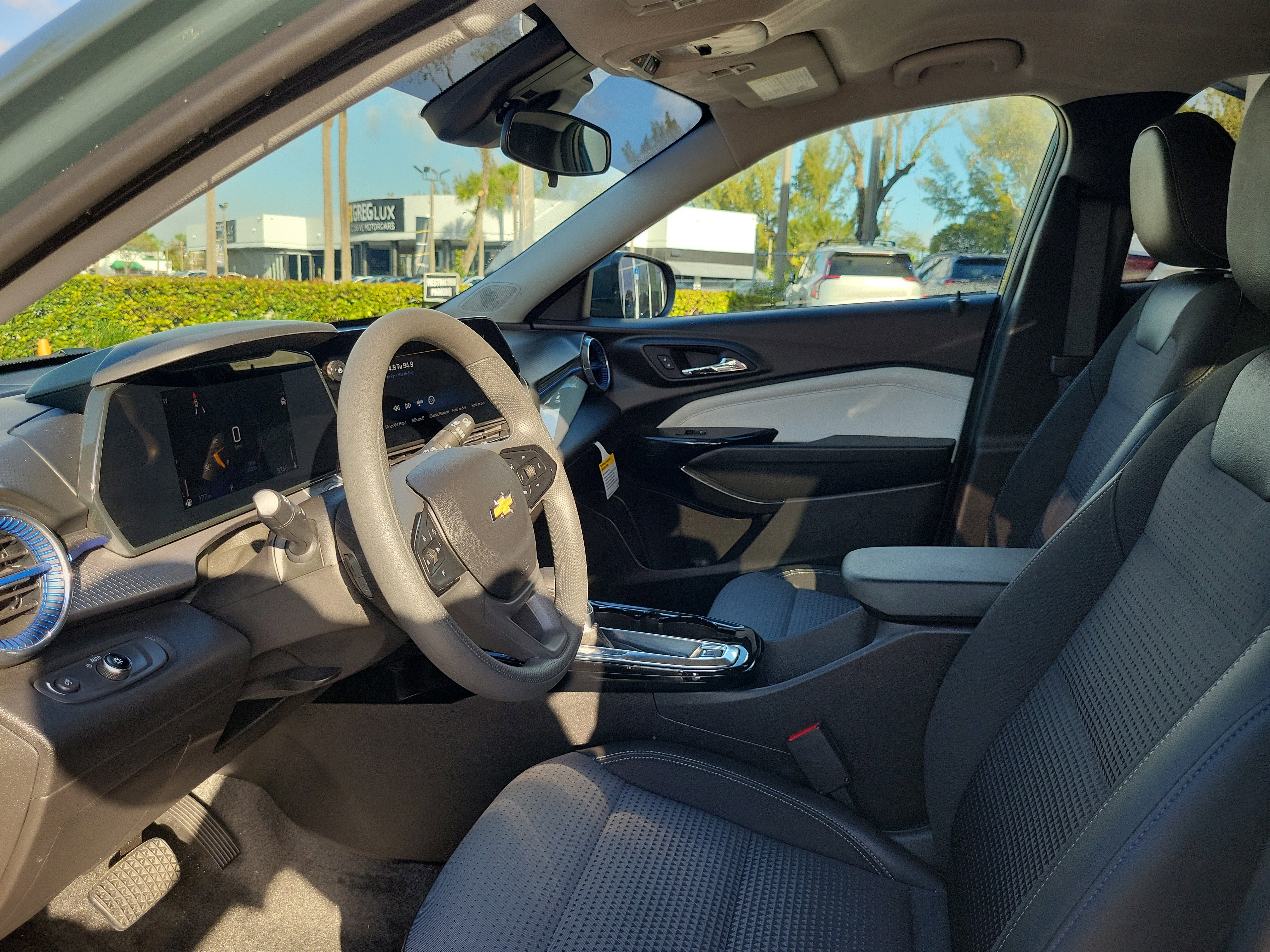 Used 2025 Chevrolet Trax LT image 11