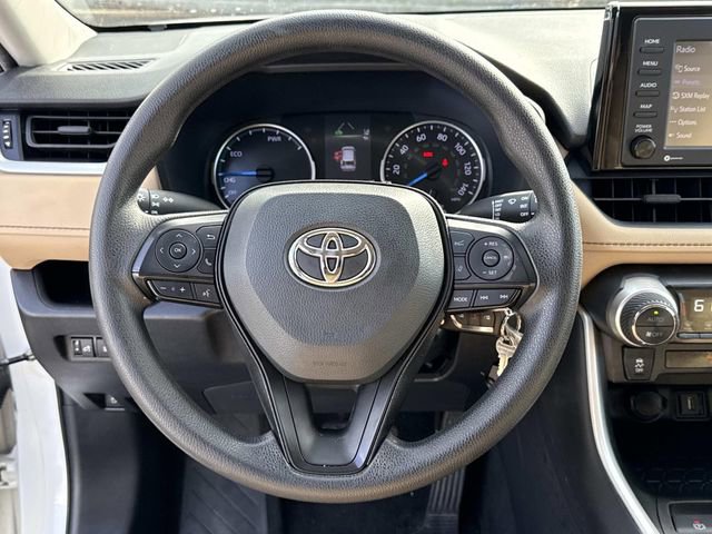 Used 2021 Toyota RAV4 LE image 18