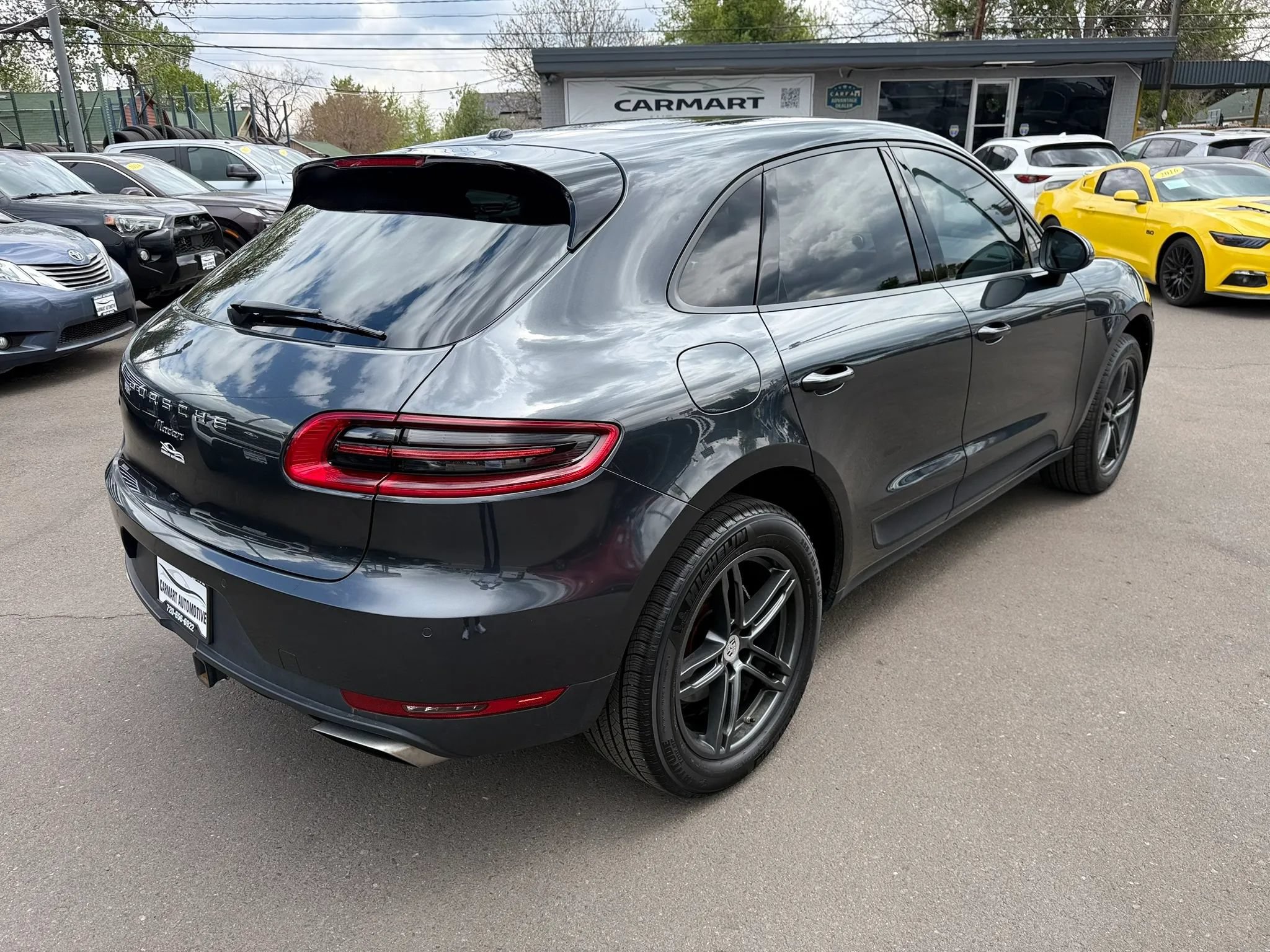 Used 2018 Porsche Macan Sport Edition AWD/4WD image 9