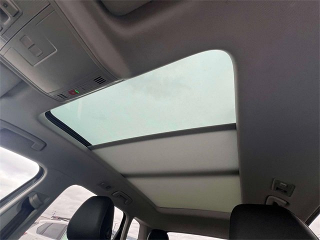 Used 2025 Volkswagen Taos SE image 34