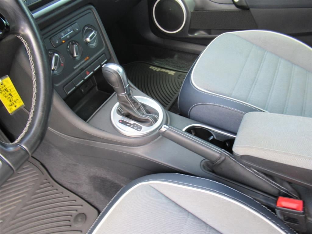 Used 2016 Volkswagen Beetle 1.8T Denim FWD image 16