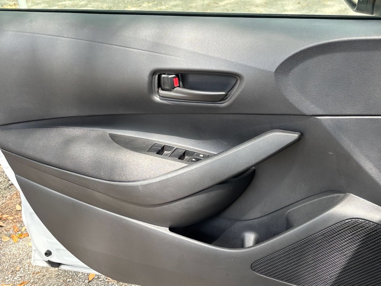 Used 2025 Toyota Corolla LE FWD image 18