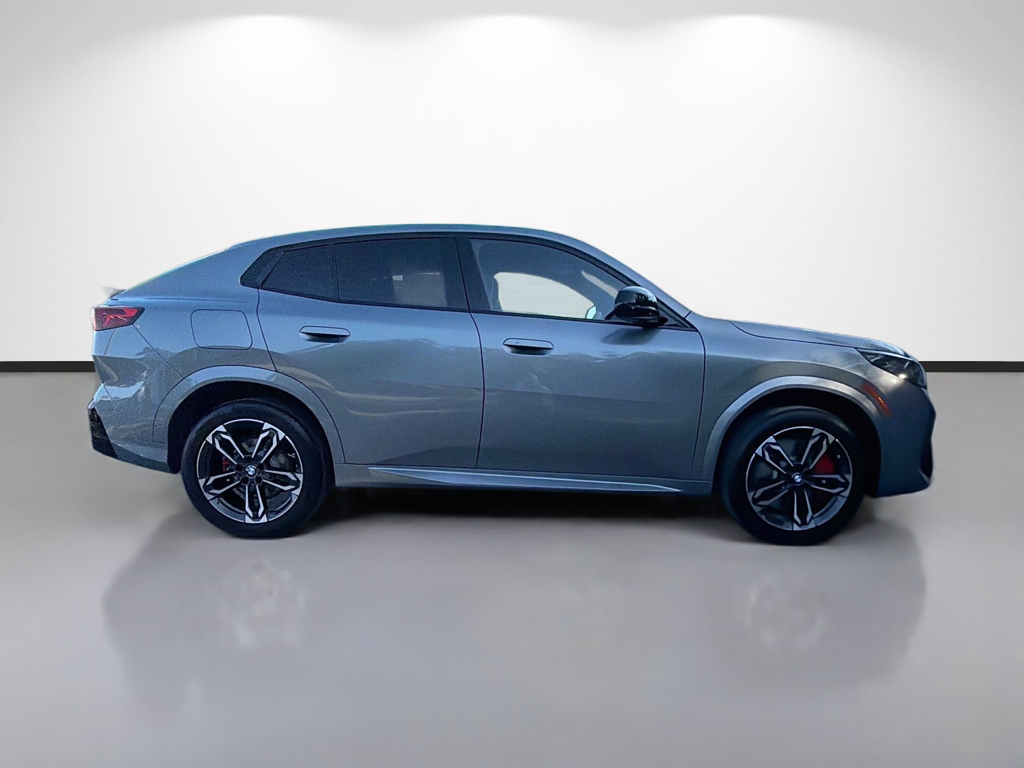 New 2026 BMW X2 xDrive28i w/ Technology Package AWD/4WD image 2