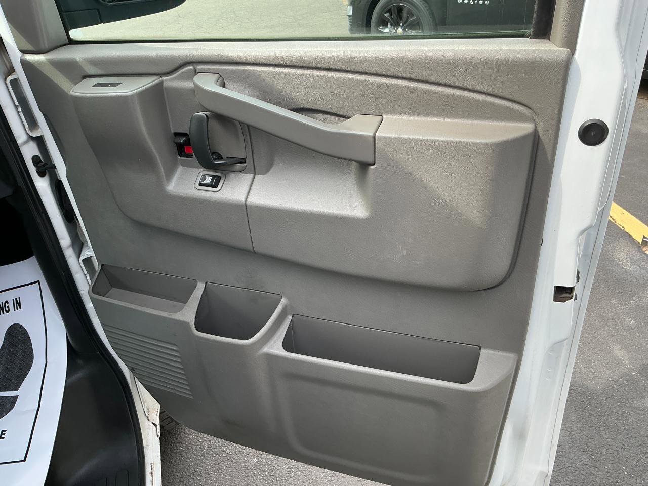 Used 2016 Chevrolet Express 2500 image 21