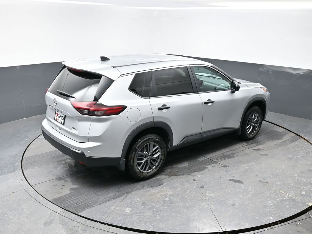 Used 2024 Nissan Rogue S image 38