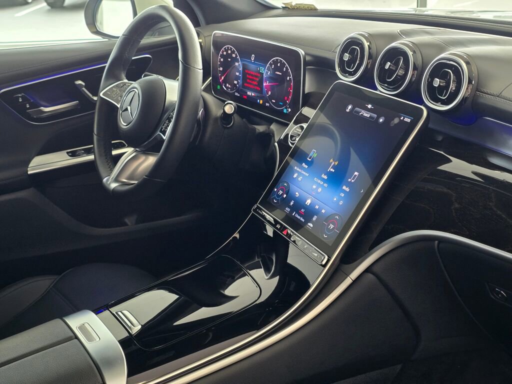 Used 2024 Mercedes-Benz GLC 300 4MATIC image 44