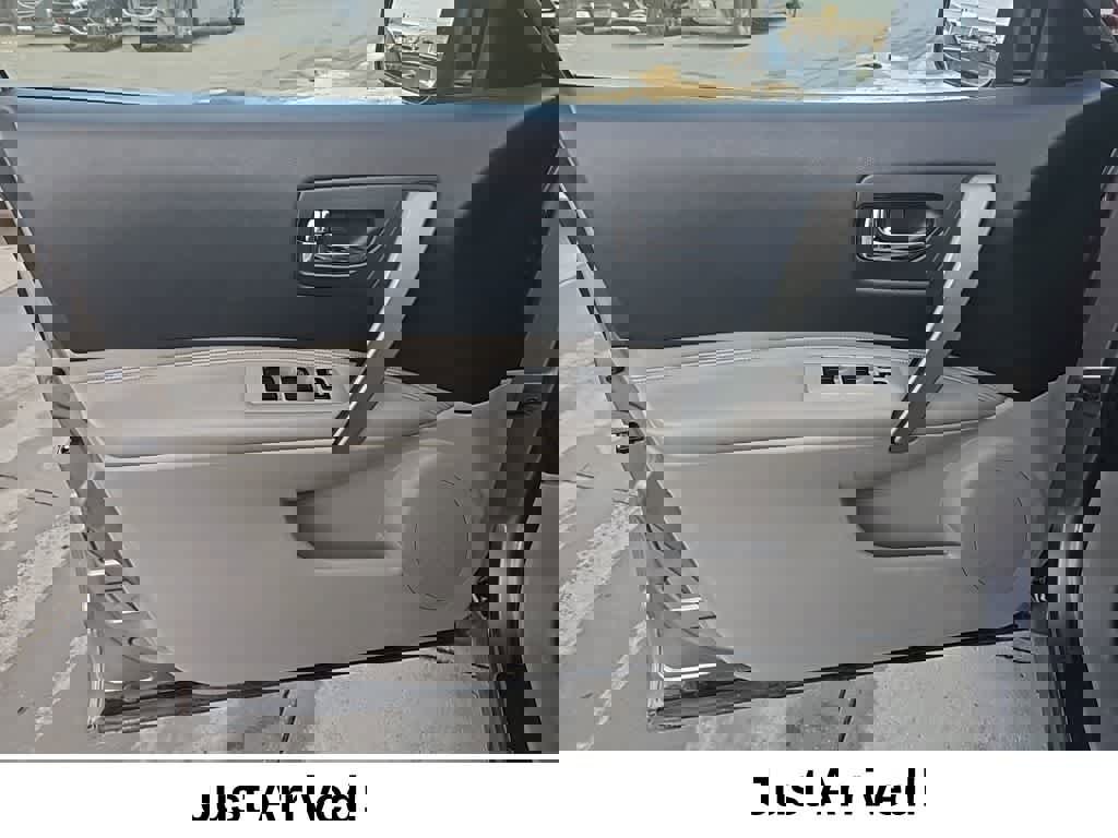 Used 2011 Nissan Rogue SV w/ SL Pkg image 12