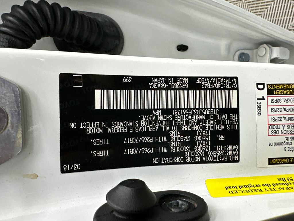 Used 2018 Toyota 4Runner SR5 AWD/4WD image 32