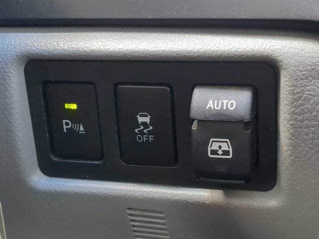 Used 2018 Toyota Sequoia Limited w/ Safety & Convenience Package AWD/4WD image 27