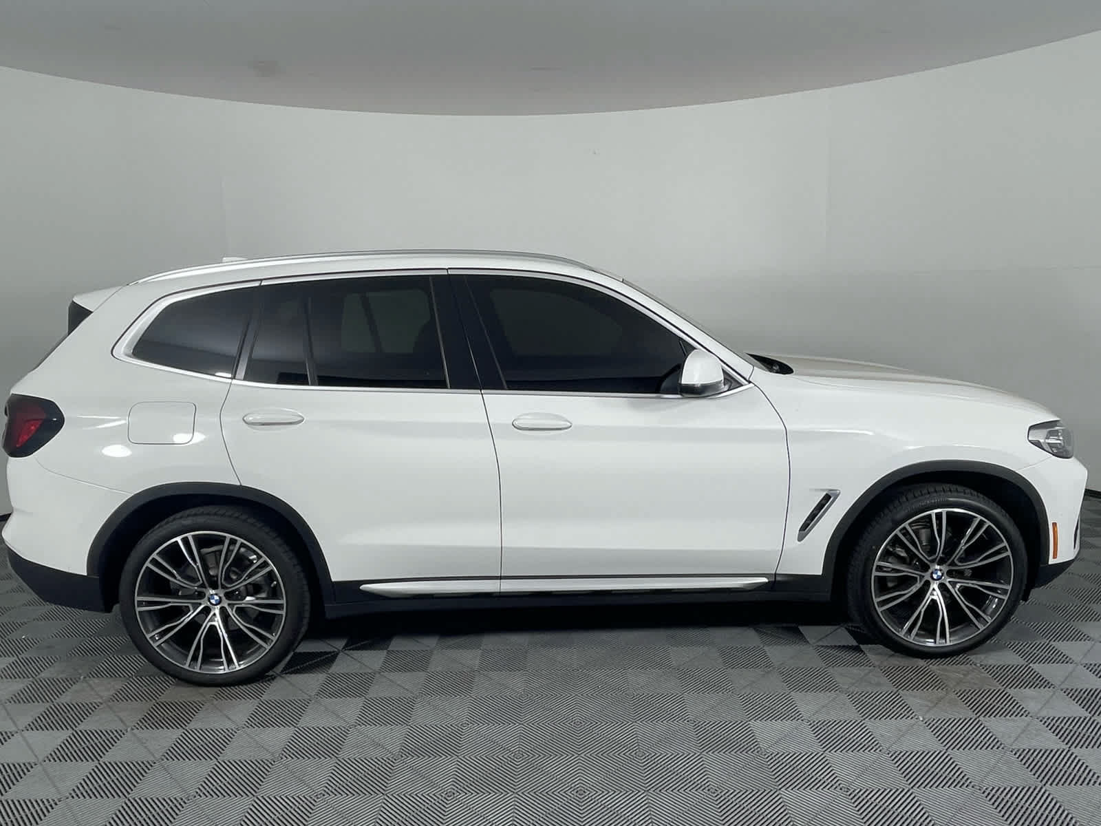 Used 2024 BMW X3 xDrive30i w/ Premium Package AWD/4WD image 2