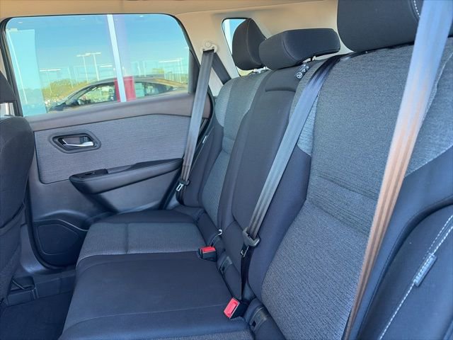 Used 2023 Nissan Rogue SV image 18