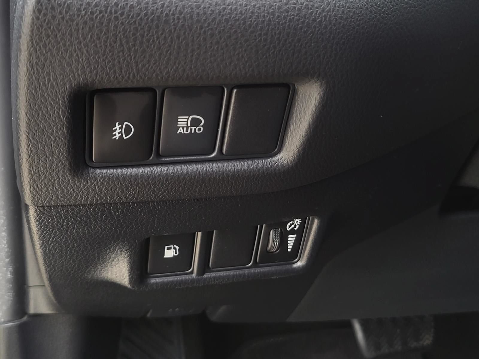 Used 2018 Toyota C-HR XLE FWD image 16