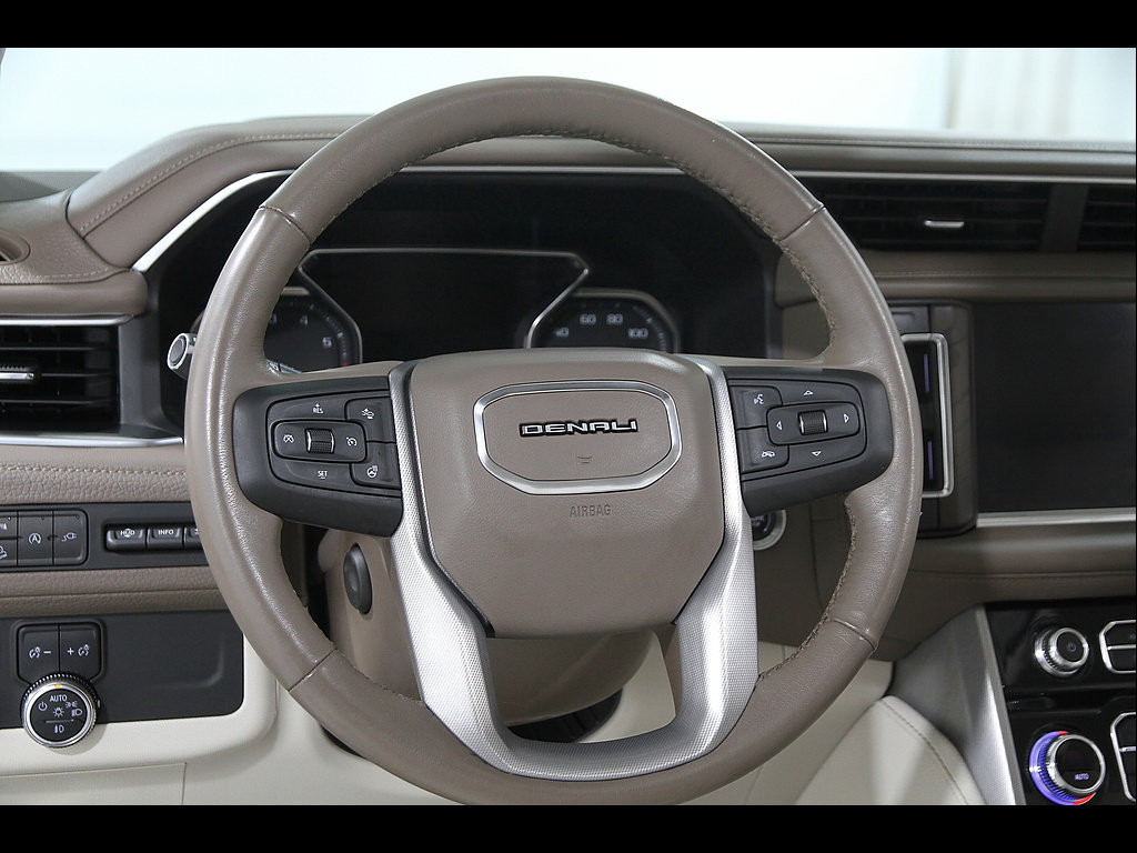 Used 2021 GMC Yukon Denali w/ Denali Premium Package AWD/4WD image 8