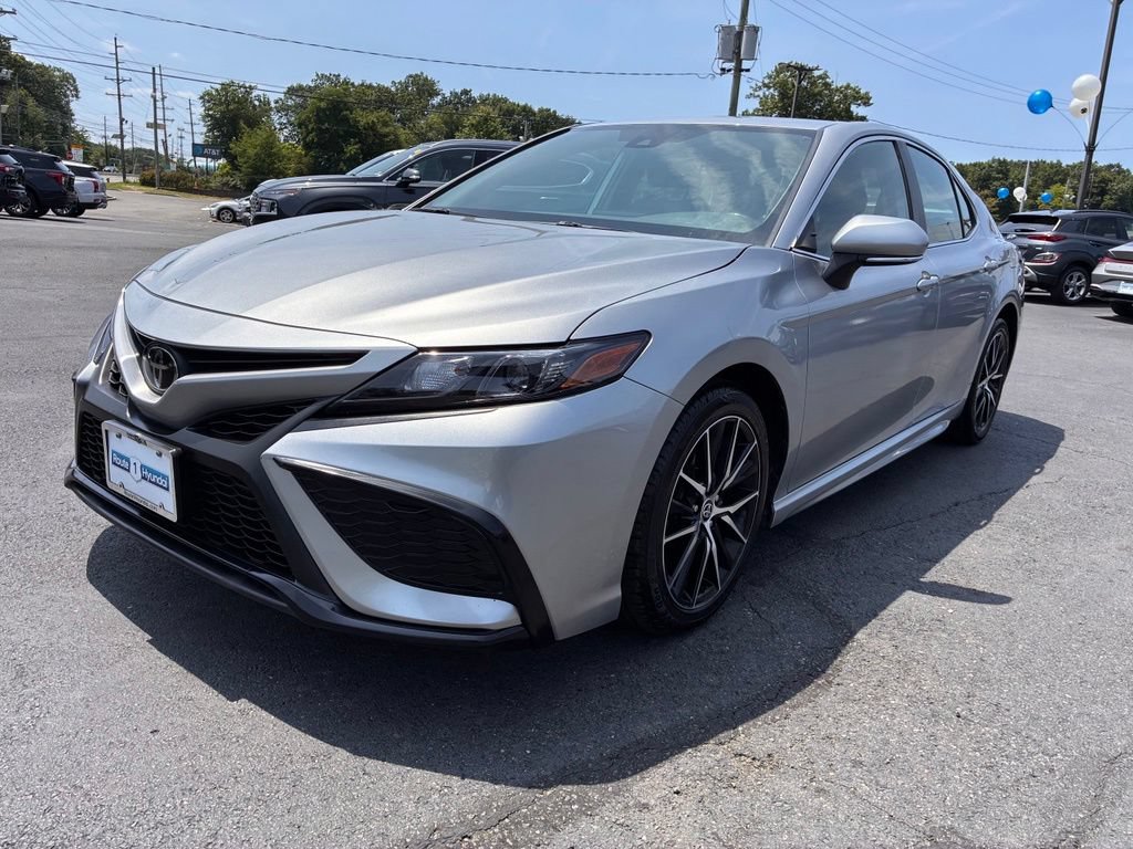 Used 2023 Toyota Camry SE FWD image 3