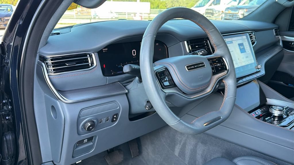 Used 2023 Jeep Grand Wagoneer L Series II w/ Premium Group II AWD/4WD image 17