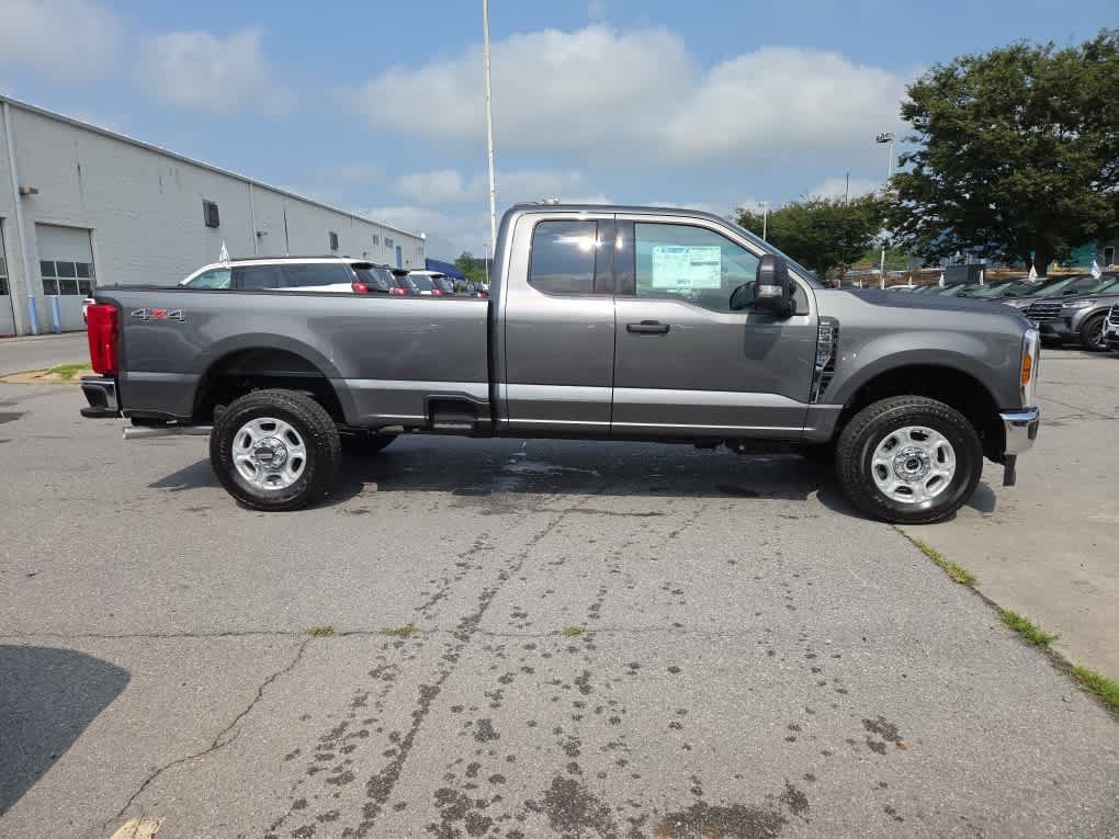 New 2026 Ford F350 XLT AWD/4WD image 2
