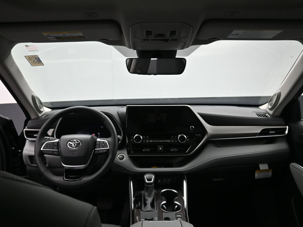 Used 2025 Toyota Highlander Limited image 31