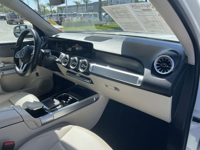 Used 2022 Mercedes-Benz GLB 250 w/ Premium Package Lite image 28