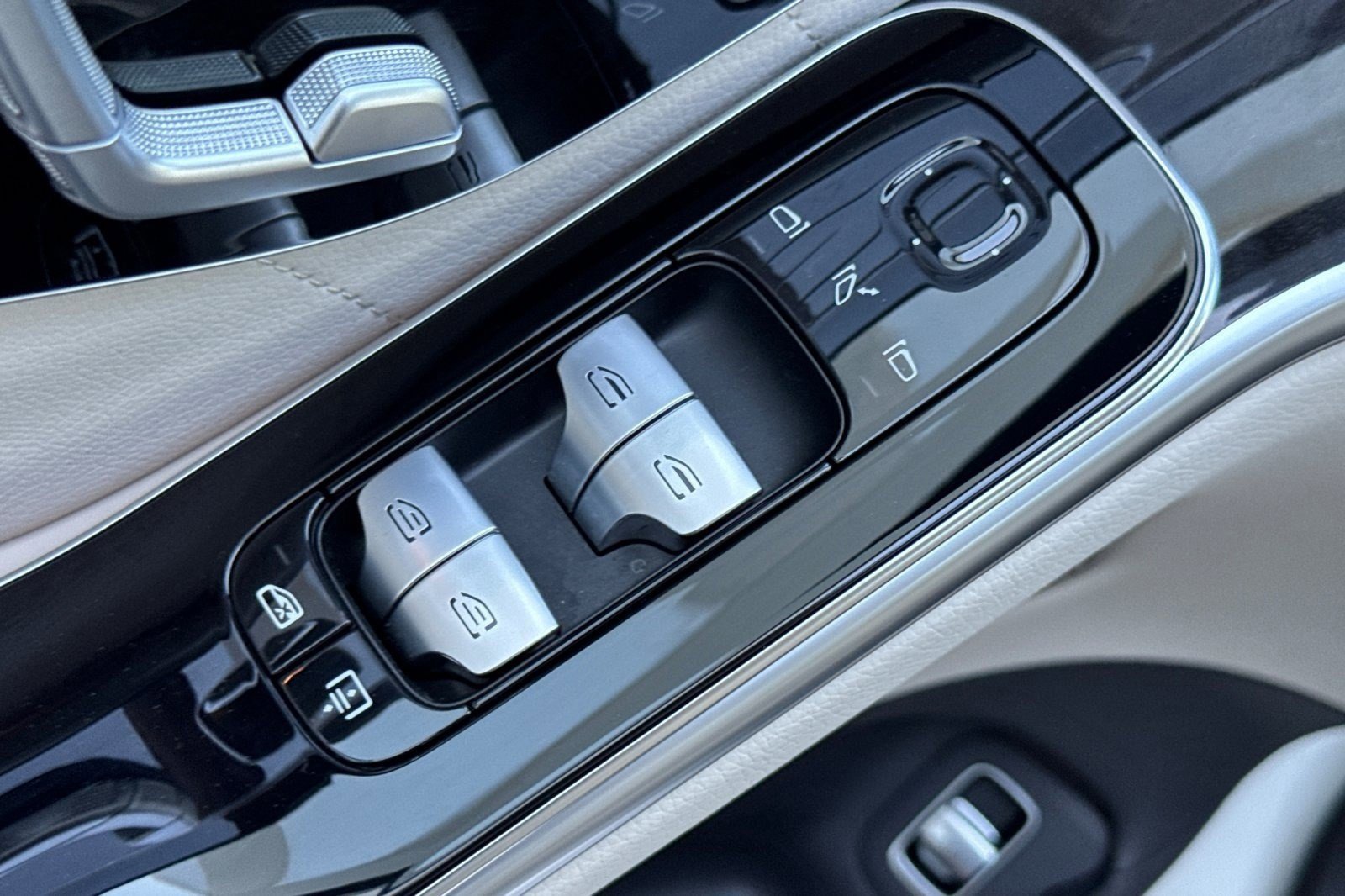 Used 2023 Mercedes-Benz S 580 4MATIC Sedan image 12