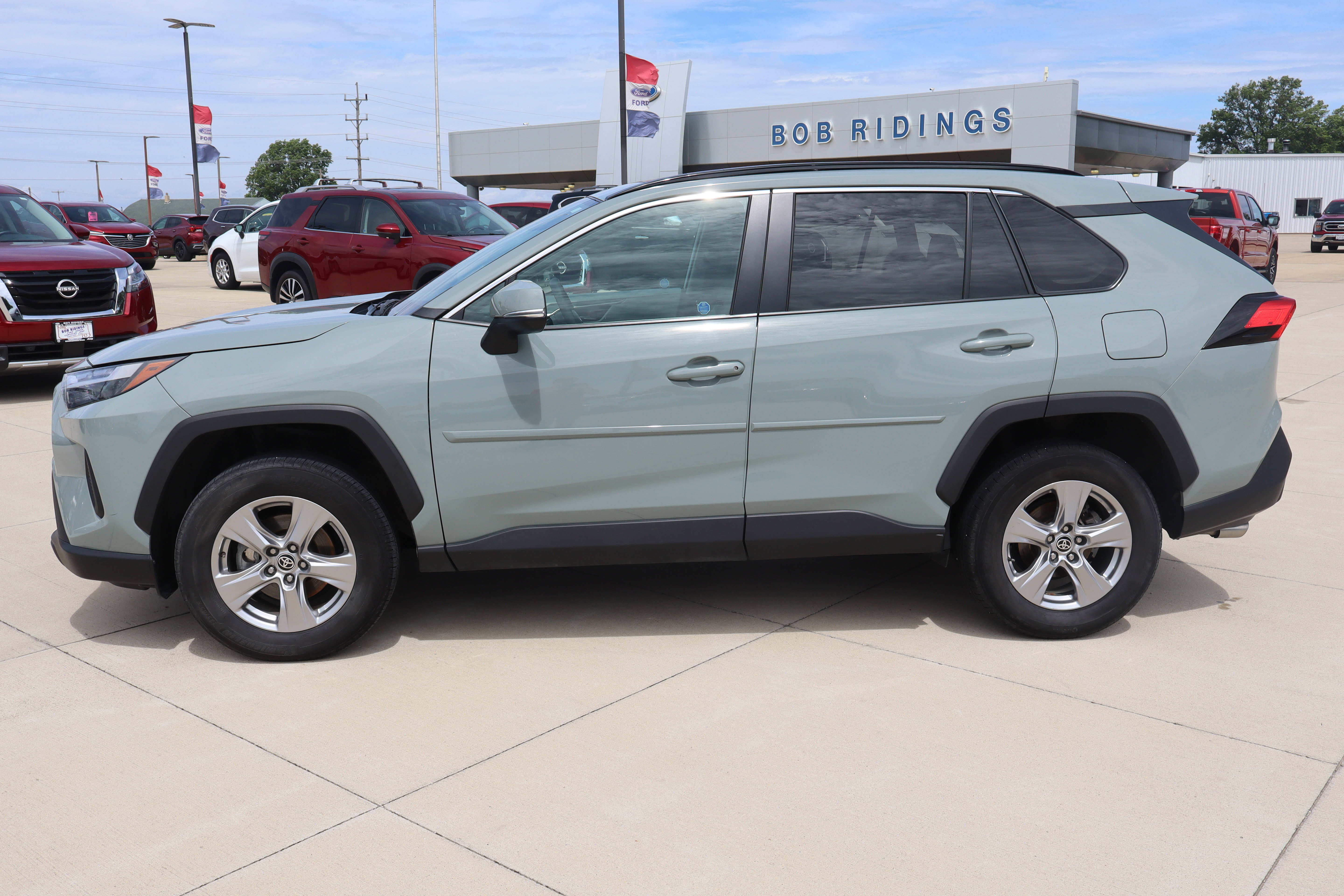 Used 2022 Toyota RAV4 XLE AWD/4WD image 9