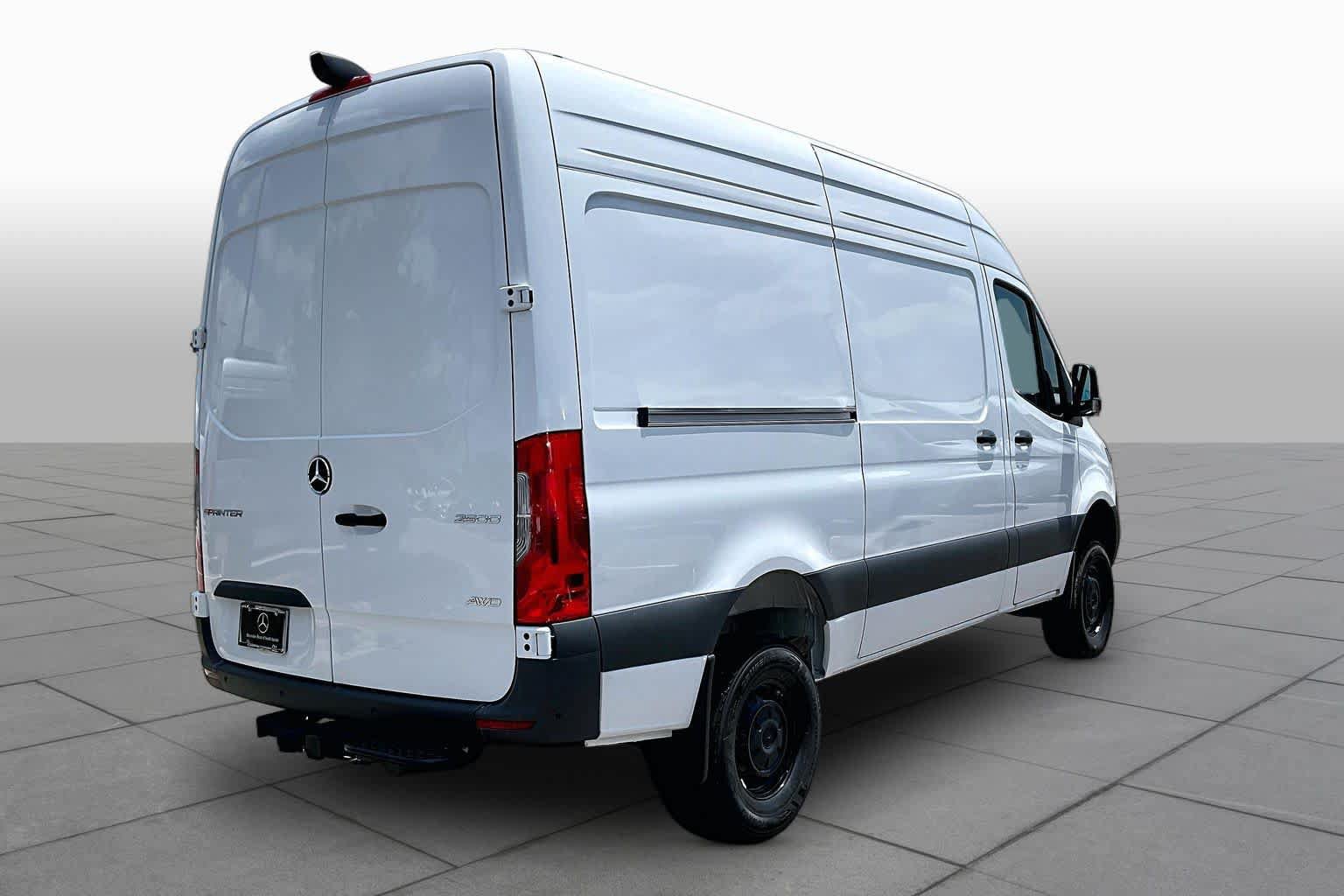 Used 2025 Mercedes-Benz Sprinter 2500 image 13