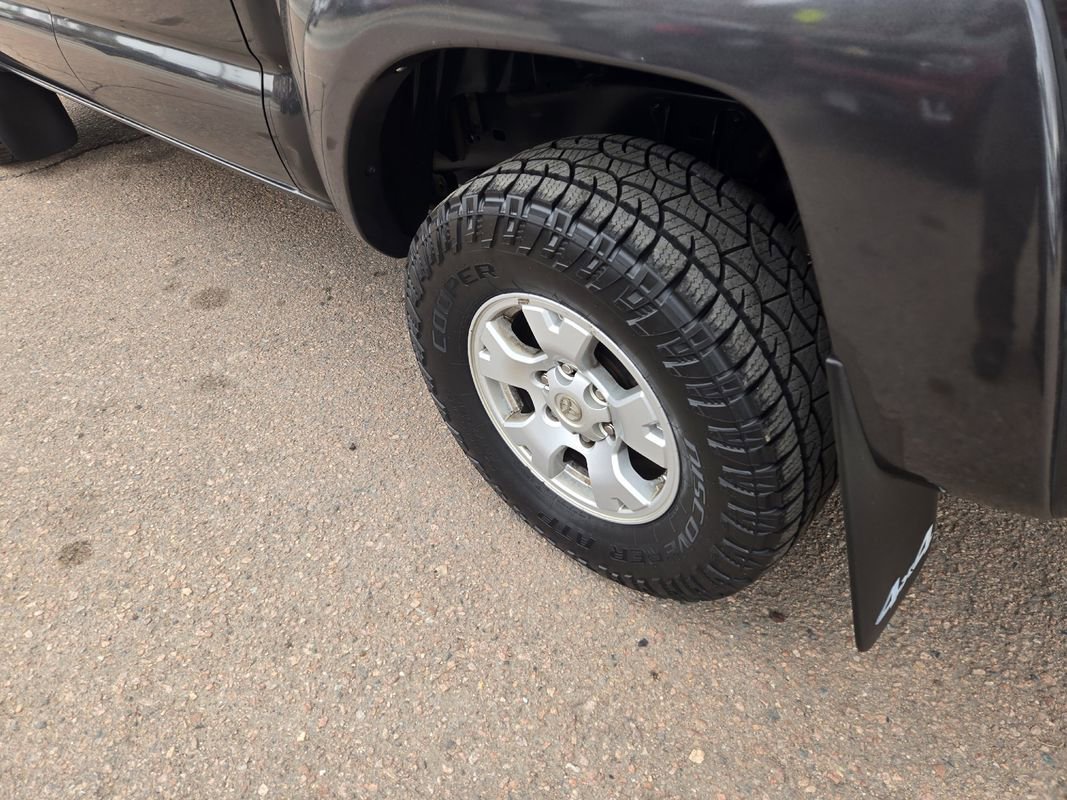 Used 2012 Toyota Tacoma 4x4 Double Cab w/ SR5 Pkg image 6