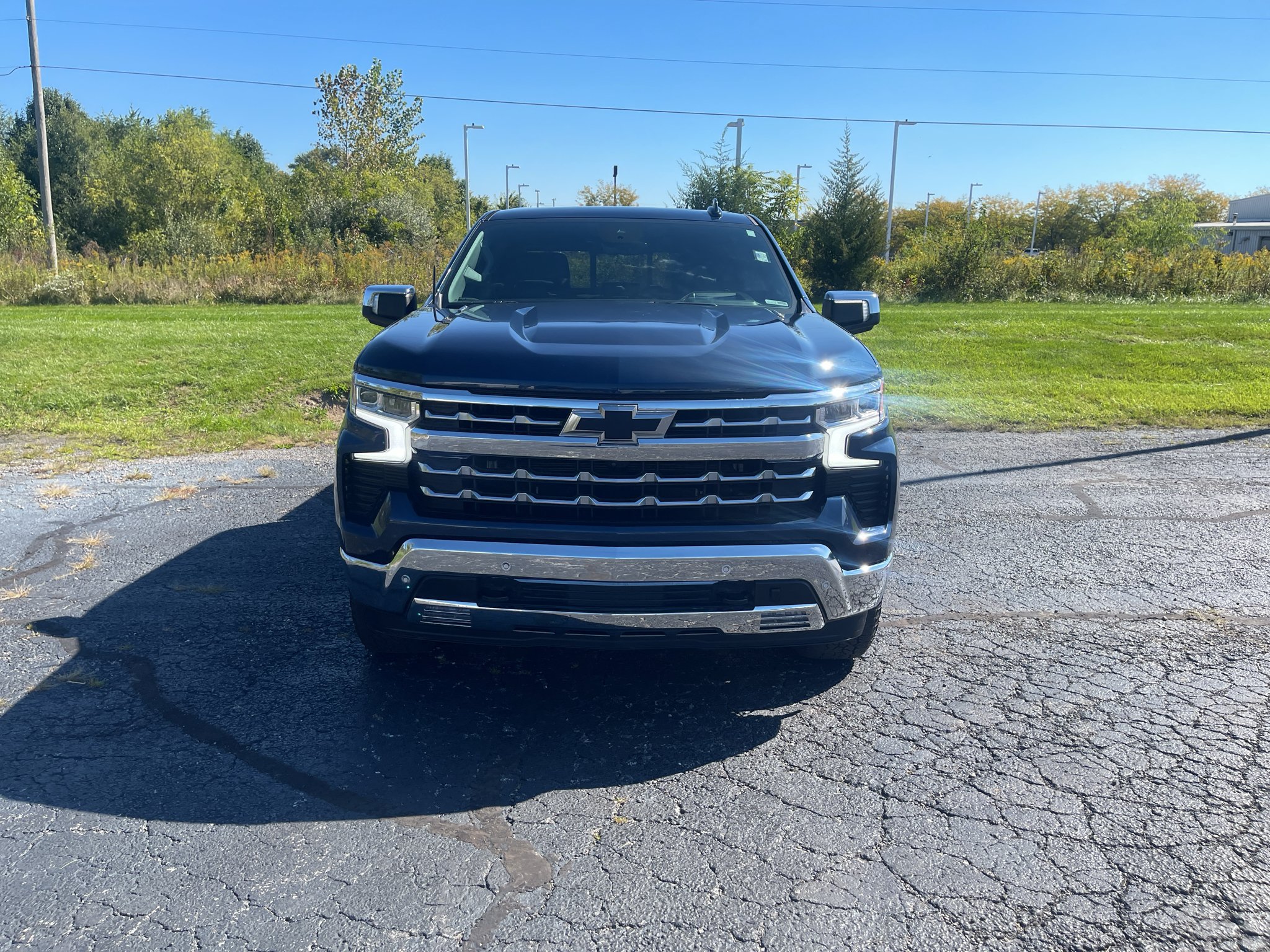 Used 2022 Chevrolet Silverado 1500 LTZ w/ LTZ Premium Package AWD/4WD image 9