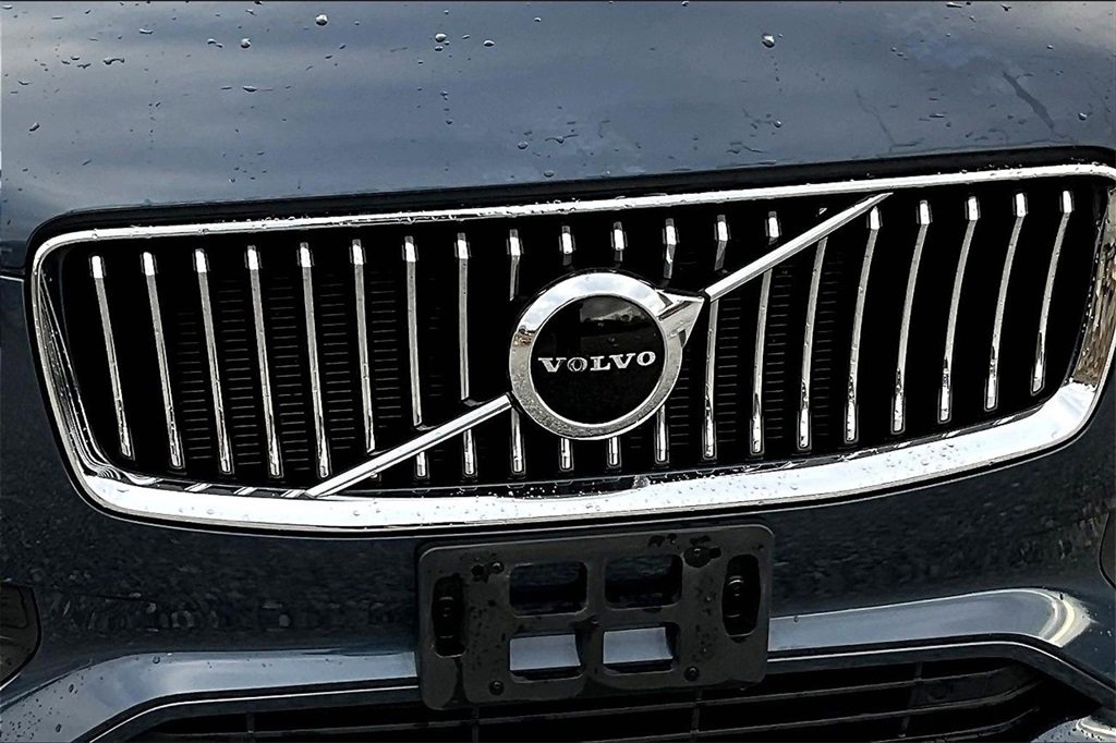 Used 2021 Volvo XC90 T5 Momentum w/ Protection Package Premier image 26