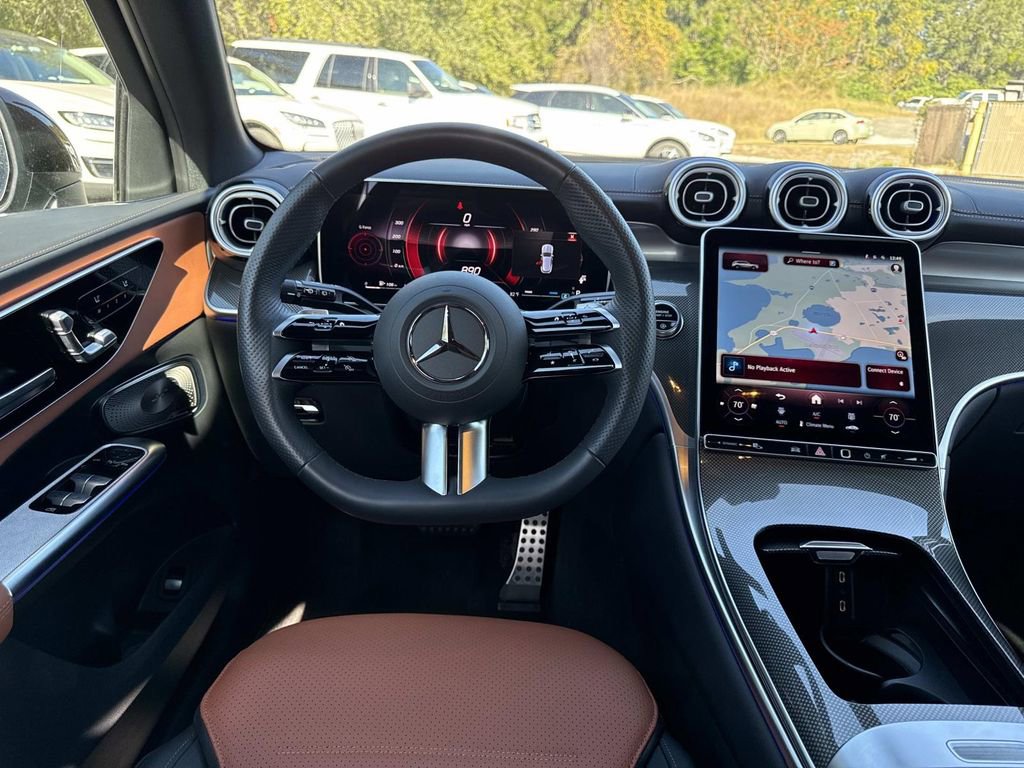Used 2025 Mercedes-Benz GLC 300 4MATIC image 17