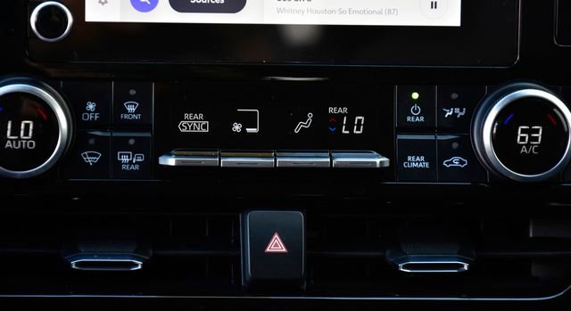 Used 2023 Toyota Highlander LE image 23