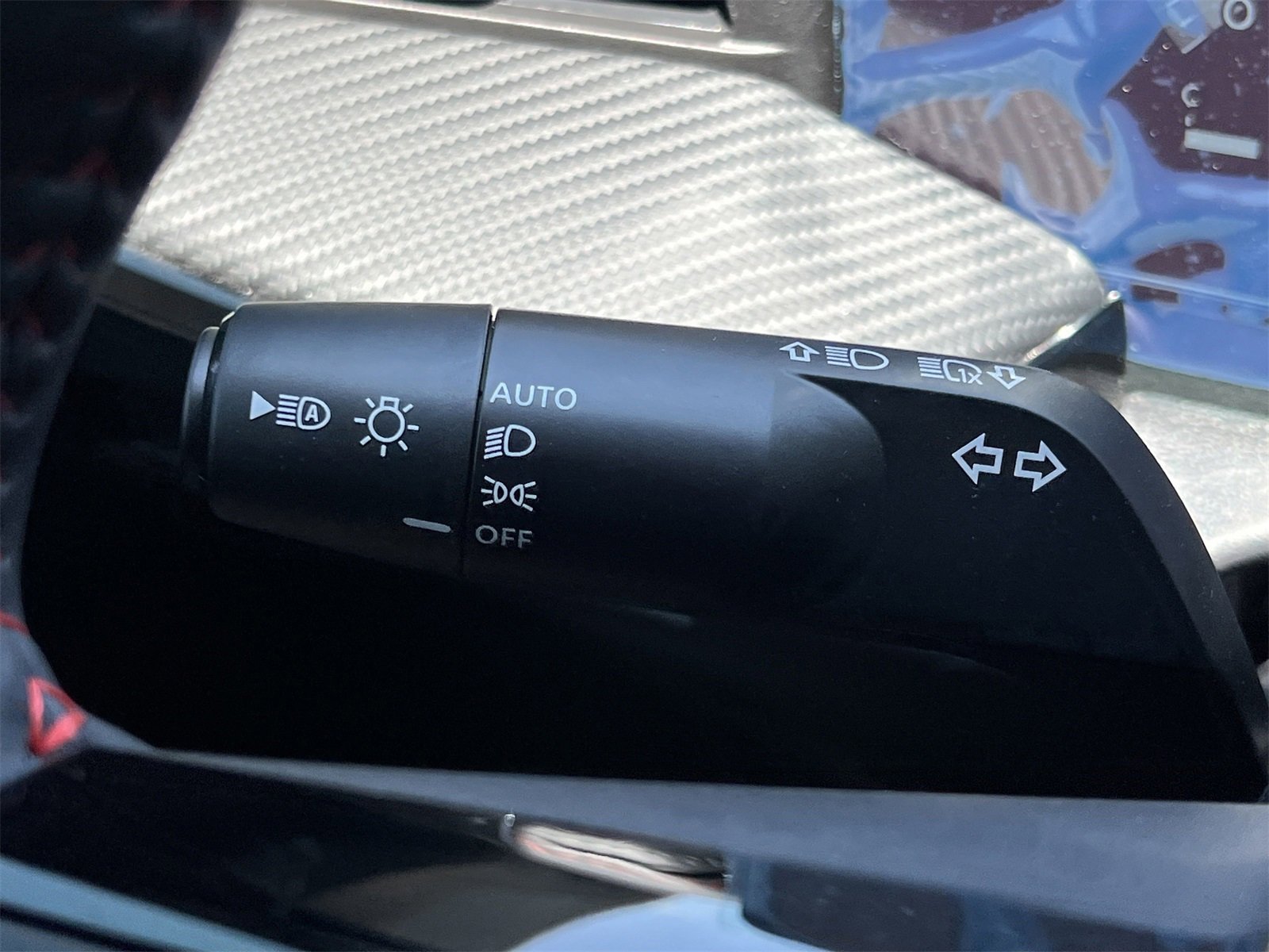 New 2025 Nissan Kicks SR w/ SR Premium Package image 12