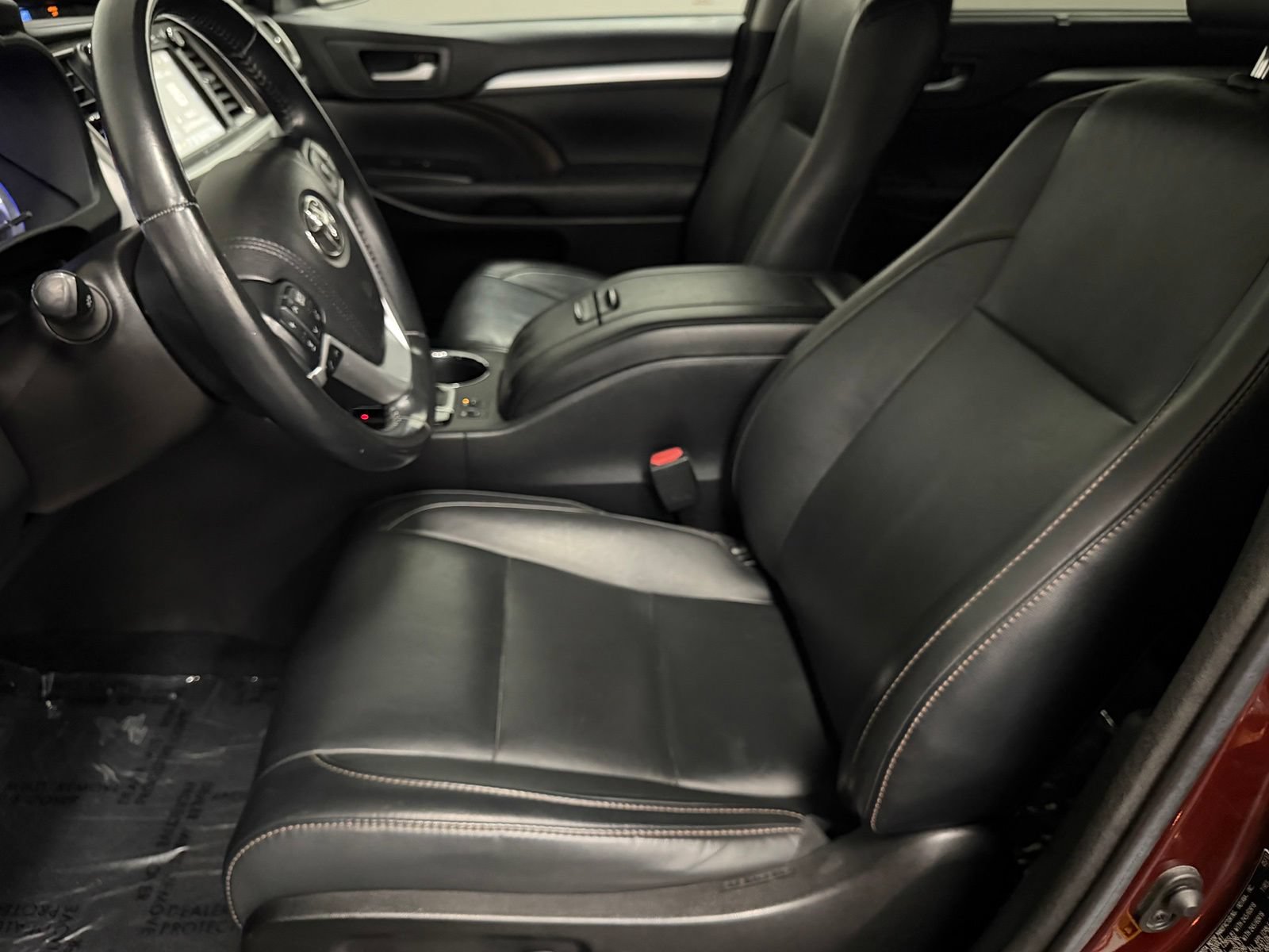 Used 2017 Toyota Highlander XLE AWD/4WD image 23